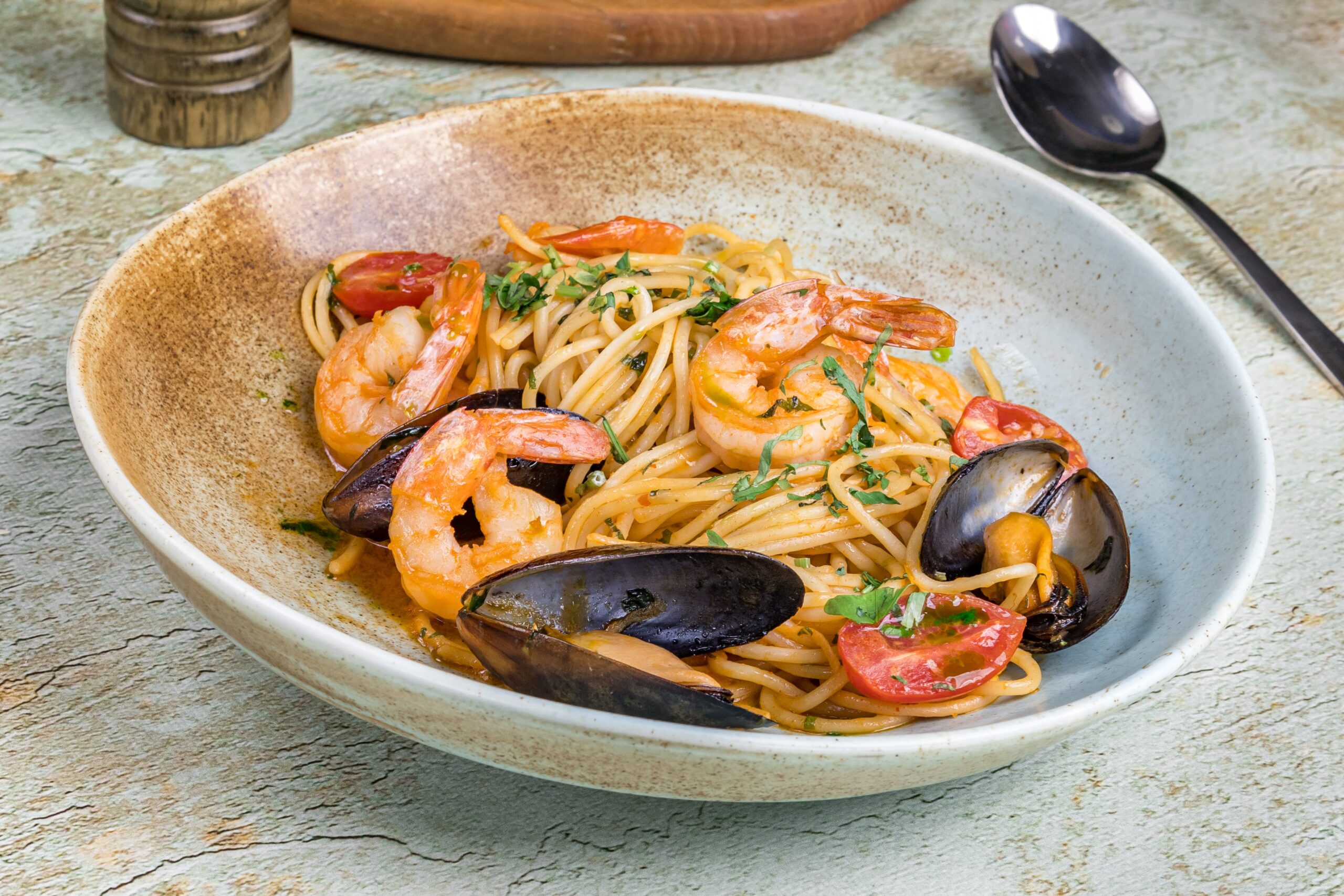 SPAGHETE CU CREVEȚI ȘI MIDII 300G
